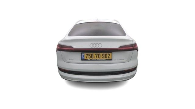 מודעת רכב אאודי E-tron 2