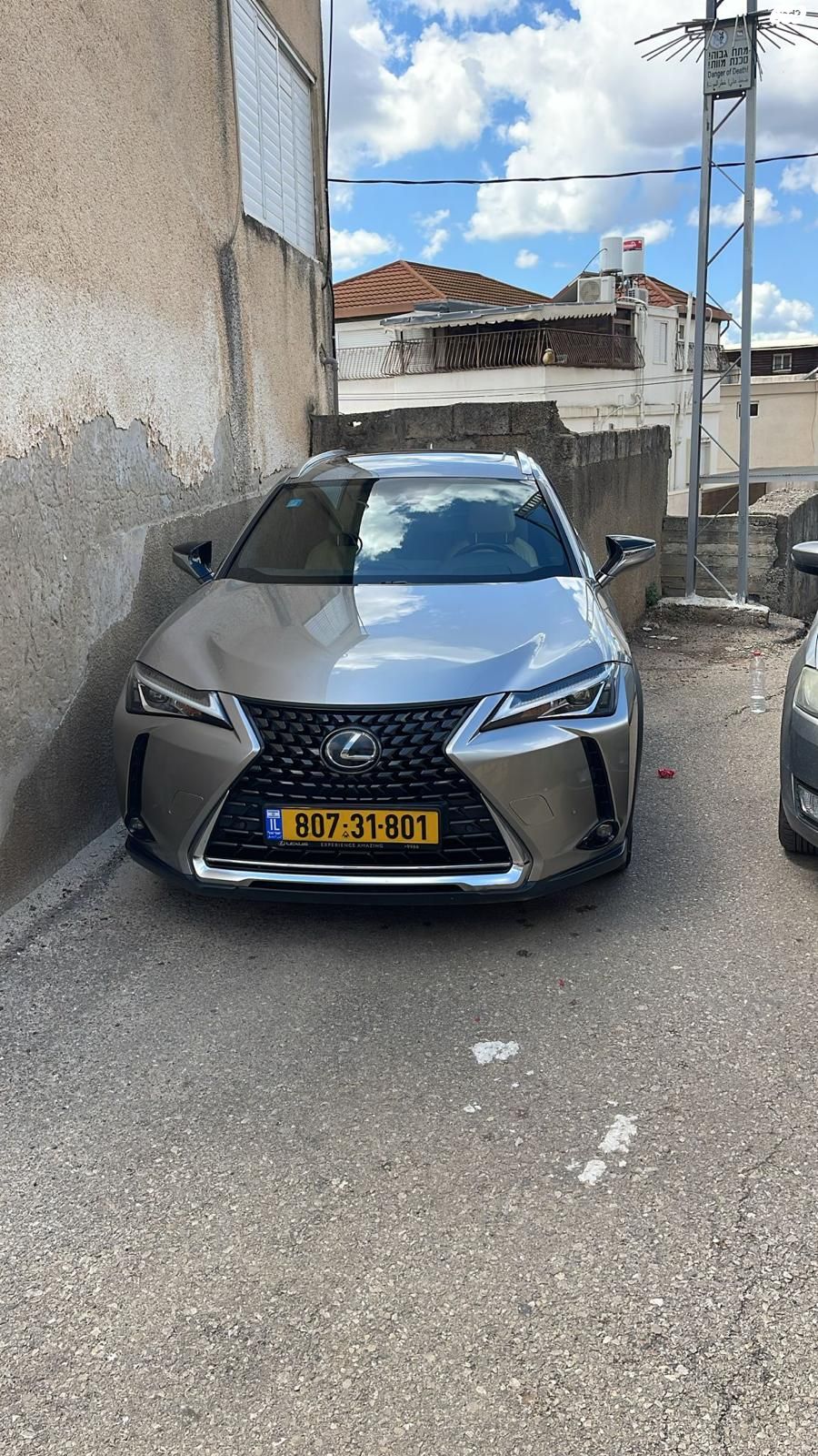 מודעת רכב לקסוס UX