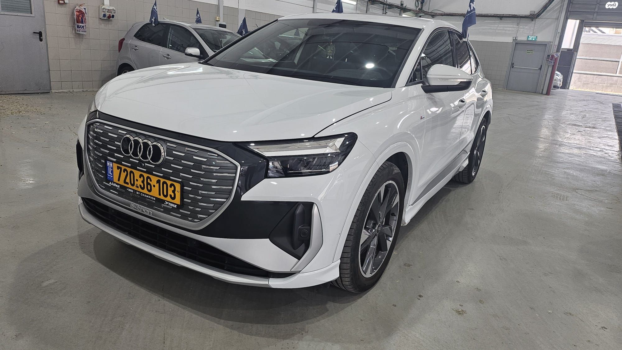 מודעת רכב אאודי Q4 e-tron