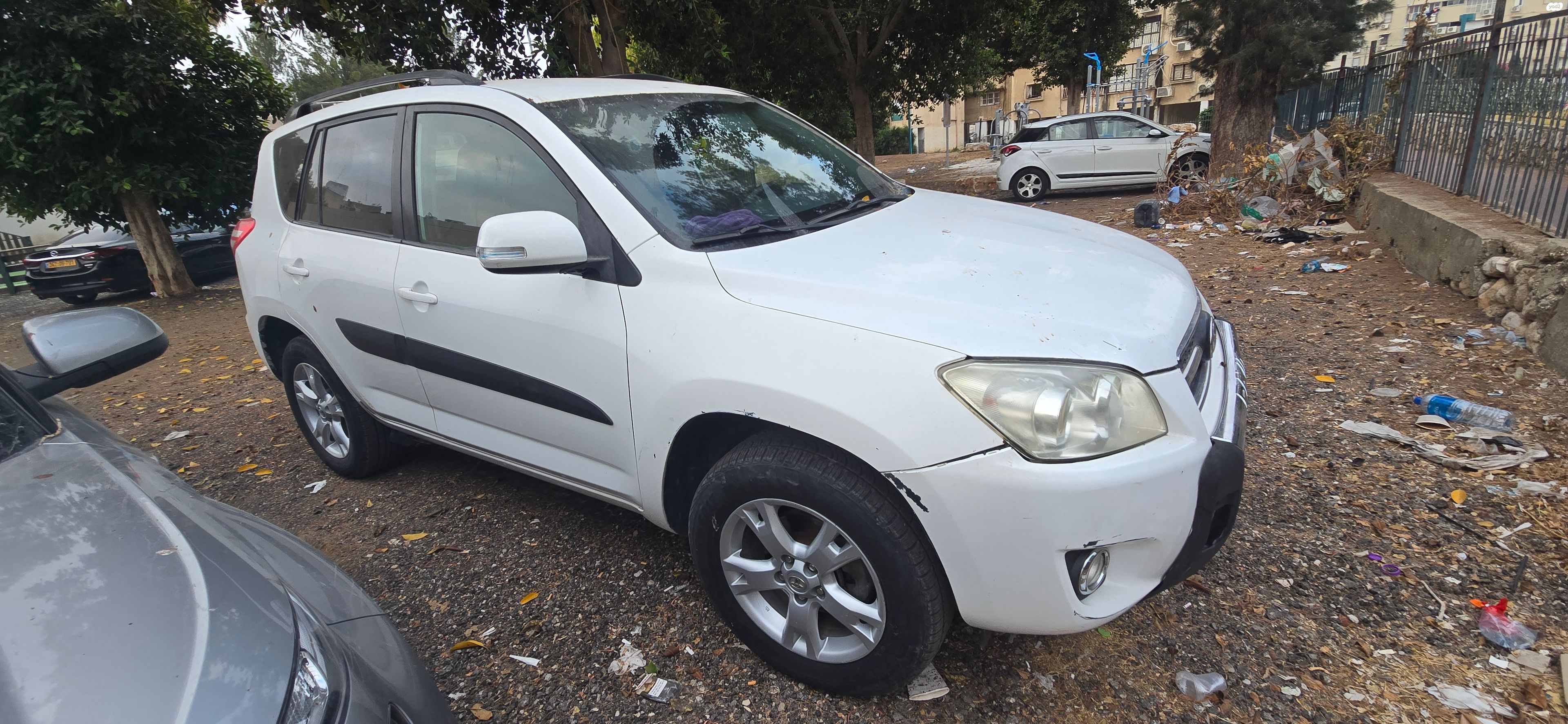 מודעת רכב טויוטה RAV4