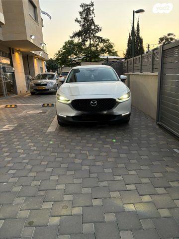 מודעת רכב מאזדה CX-30