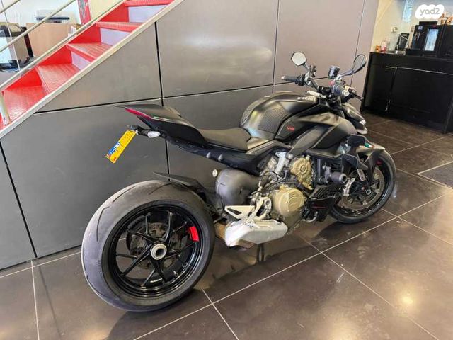 דוקאטי סטריטפייטר V4