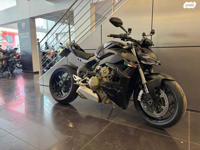 דוקאטי סטריטפייטר V4