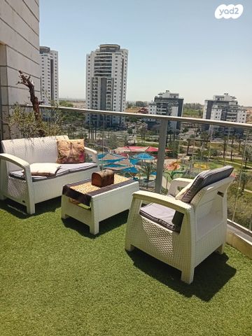 הדוגית 13