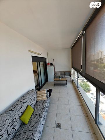 דירה, הרצל, ג' / מרכז מזרח העיר, רחובות