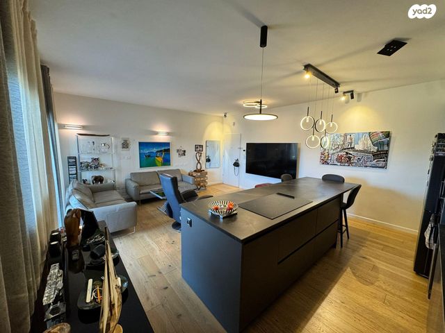 דירה, דבורה עומר, נאות שדה, רעננה