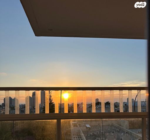 דירה, הרב צבי יהודה, באבוב, בת ים