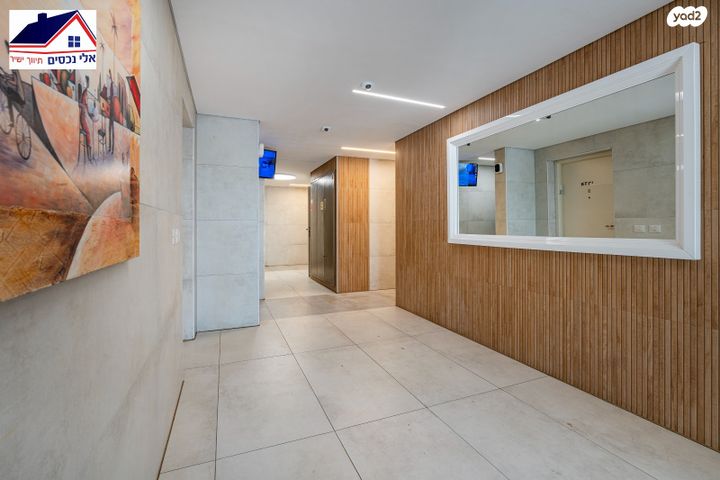 דירת גן, נרקיס, הפרחים, חריש