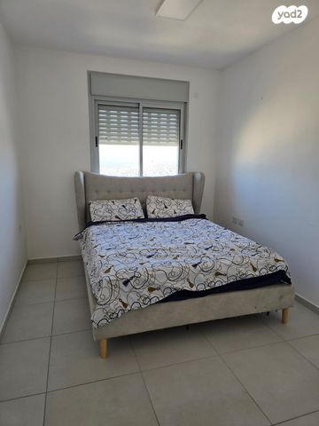 דירה, נחל צלמון, צור יצחק, צור יצחק