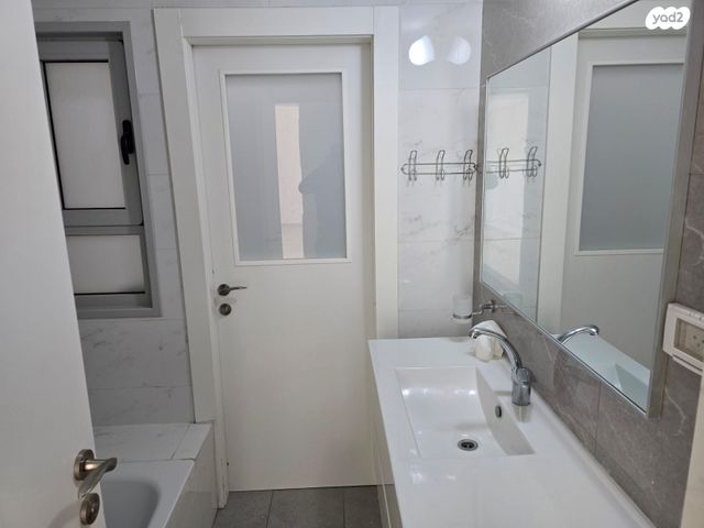 דירה, נחל צלמון, צור יצחק, צור יצחק