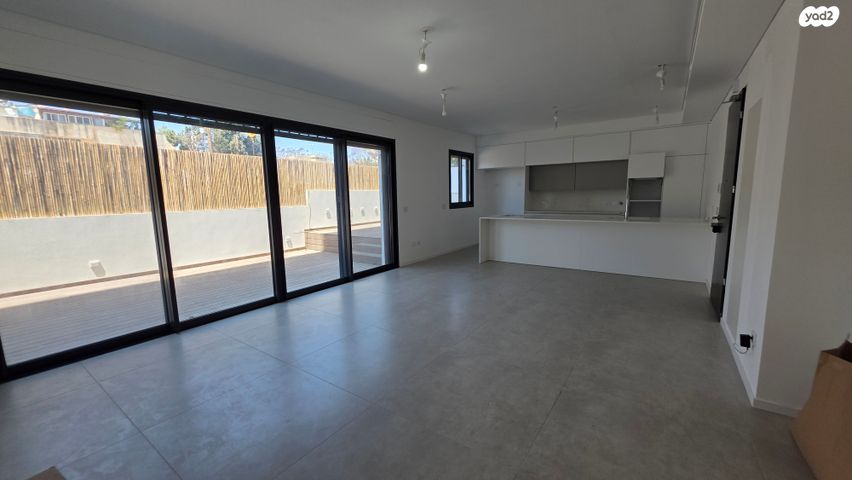 דירת גן, שדרות ביאליק, הדר, רמת השרון