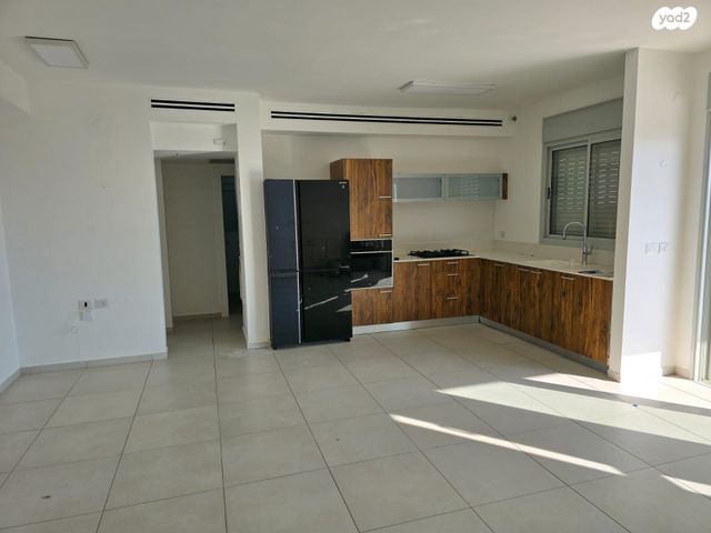 דירה, נחל צלמון, צור יצחק, צור יצחק