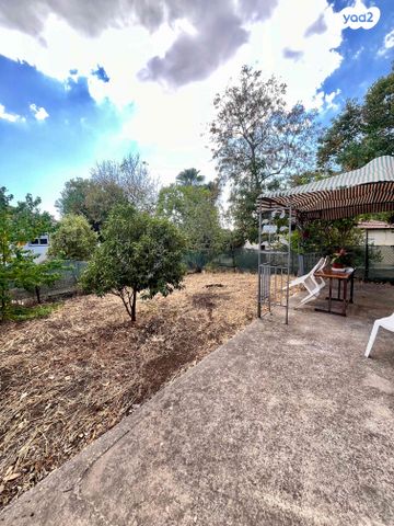 דו משפחתי, אפק, קצרין