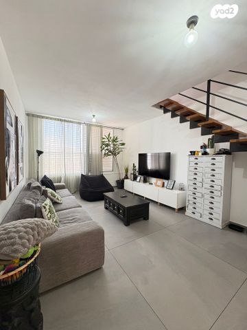 גג/ פנטהאוז, מיכאל, מרום נווה, רמת יצחק, רמת גן