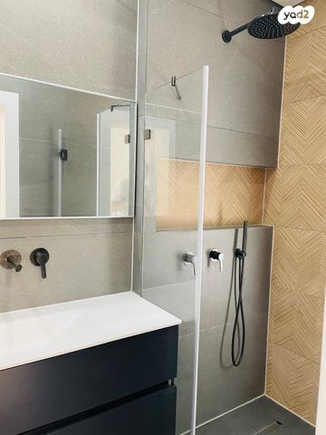 דירת גן, שדרות ביאליק, הדר, רמת השרון