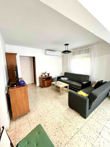 דו משפחתי, אפק, קצרין