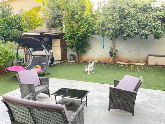 דו משפחתי, נחל צאלים, אמירי גן, גדרה