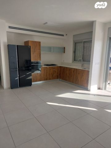 דירה, נחל צלמון, צור יצחק, צור יצחק