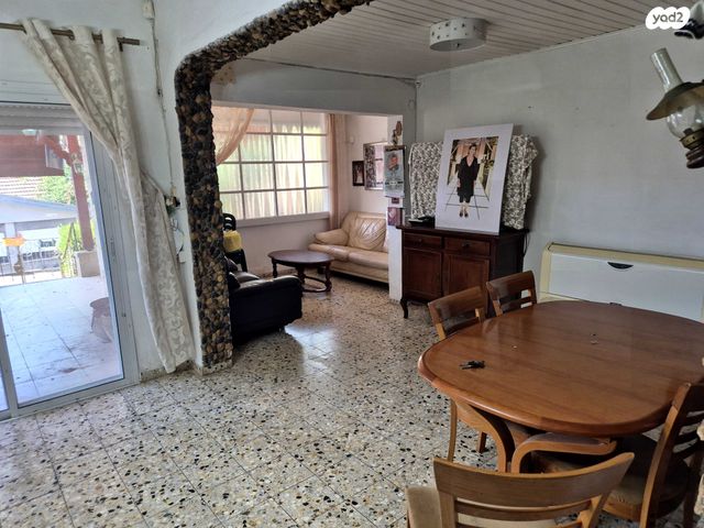 דו משפחתי, קרית טבעון