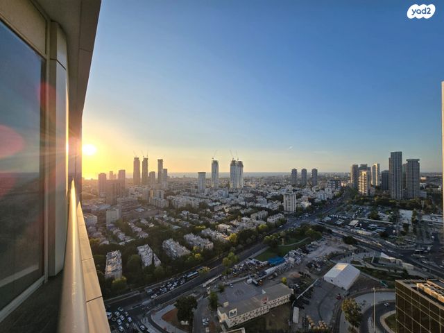 דרך מנחם בגין 150