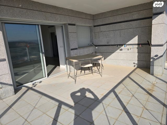 דירה, נחל צלמון, צור יצחק, צור יצחק