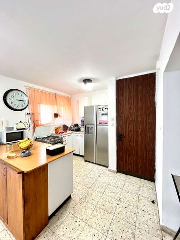 דו משפחתי, אפק, קצרין