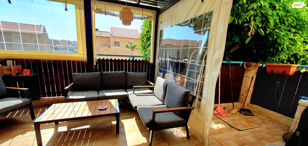 דירת גן, השיטה, צמח השדה, מעלה אדומים