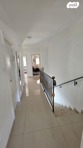 דירת גן, רפאל דה לה פרגולה, גילה, ירושלים