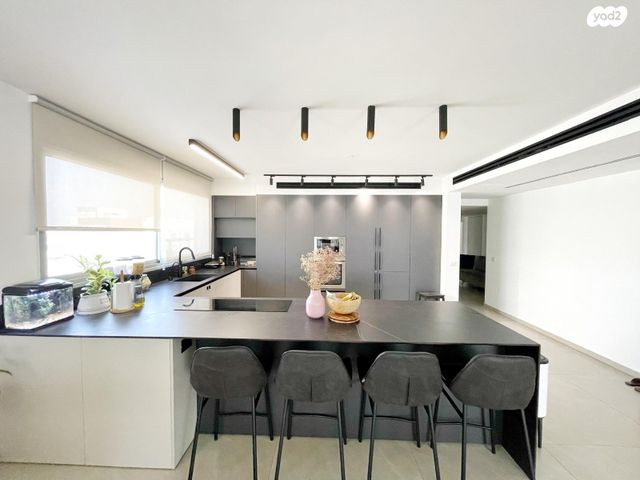 גג/ פנטהאוז, גולדה מאיר, מורשת, מודיעין מכבים רעות