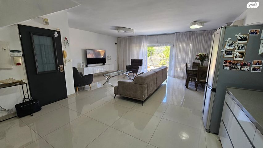 דירת גן, רפאל דה לה פרגולה, גילה, ירושלים