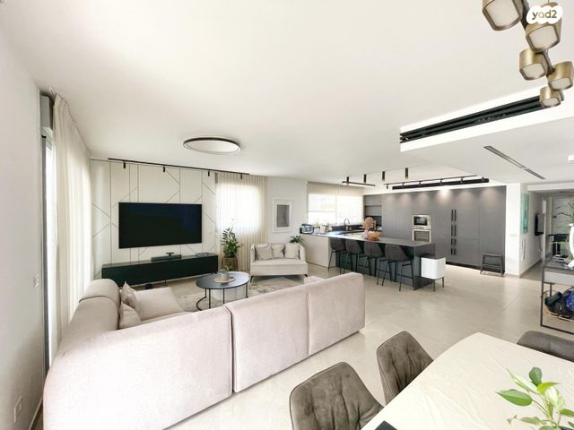 גג/ פנטהאוז, גולדה מאיר, מורשת, מודיעין מכבים רעות