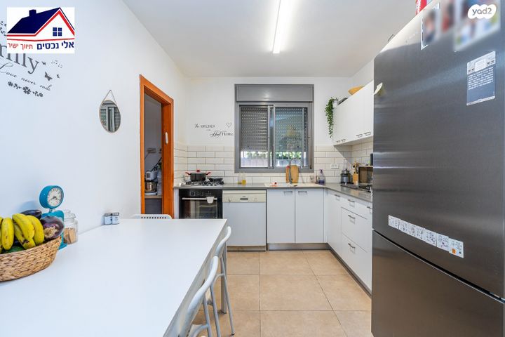 דירת גן, טורקיז, אבני חן, חריש