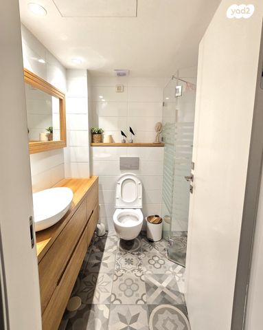 דירת גן, זאב וינהויז, ליבת העיר, יהוד מונוסון