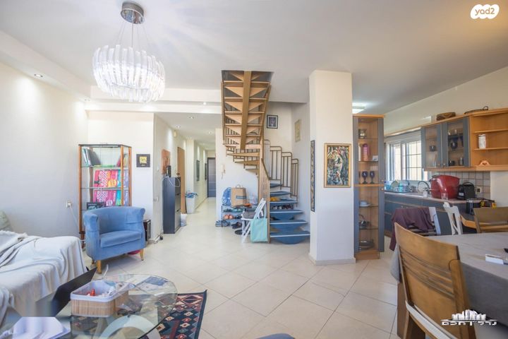 גג/ פנטהאוז, דפנה, מרכז העיר, סביניה, הוותיקה, קרית ביאליק