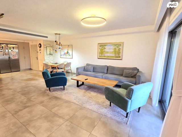 דירת גן, זאב וינהויז, ליבת העיר, יהוד מונוסון