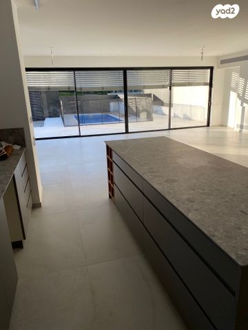 בית פרטי/ קוטג', הנשיא יצחק בן צבי, הרצליה פיתוח, הרצליה