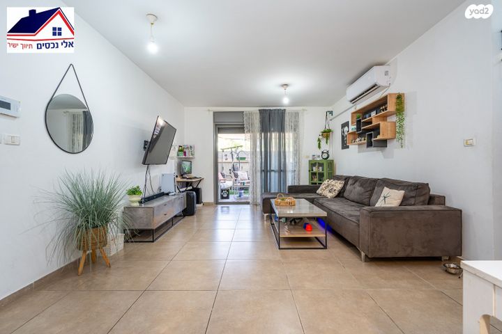 דירת גן, טורקיז, אבני חן, חריש