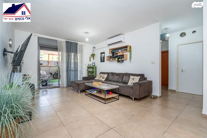 דירת גן, טורקיז, אבני חן, חריש