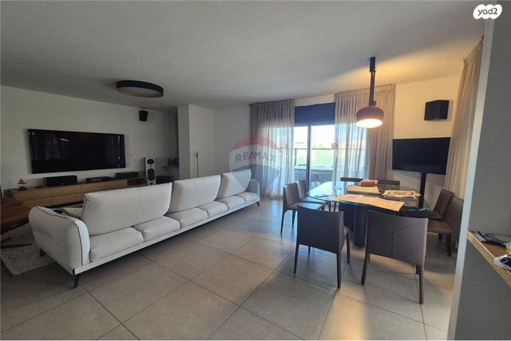 דירה, קניוק יורם 1, גני שרונה, קרית הממשלה, תל אביב יפו