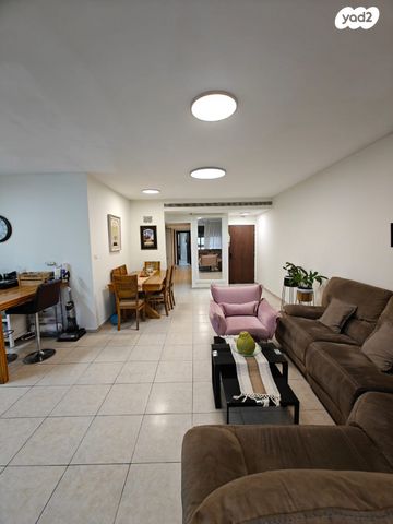 דירה, הרצל, ג' / מרכז מזרח העיר, רחובות