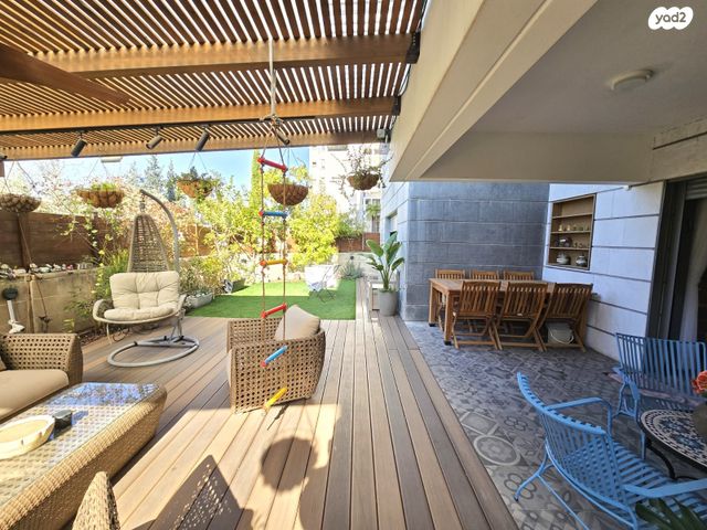 דירת גן, זאב וינהויז, ליבת העיר, יהוד מונוסון