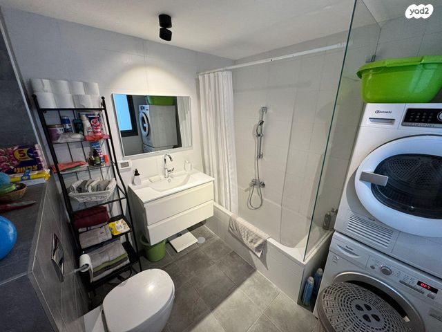 דירה, דבורה עומר, נאות שדה, רעננה