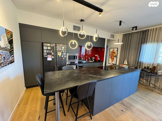 דירה, דבורה עומר, נאות שדה, רעננה