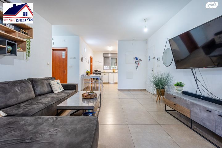 דירת גן, טורקיז, אבני חן, חריש