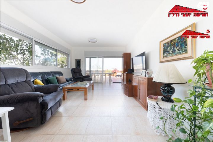 גג/ פנטהאוז, התזמורת, נאות אשלים, ראשון לציון