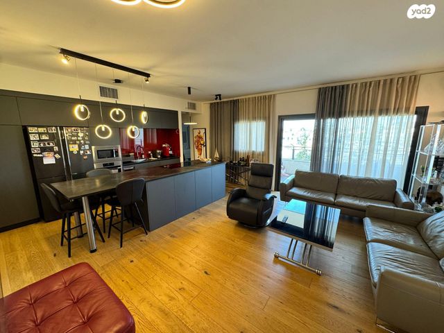 דירה, דבורה עומר, נאות שדה, רעננה