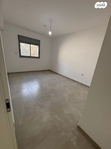 דירה, הברושים 28, מרכז העיר, סביניה, הוותיקה, קרית ביאליק