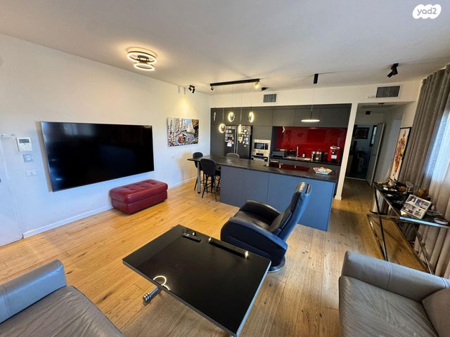 דירה, דבורה עומר, נאות שדה, רעננה