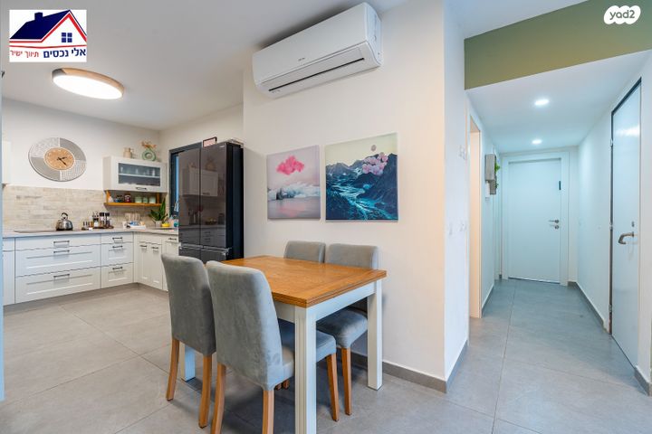 דירת גן, נרקיס, הפרחים, חריש