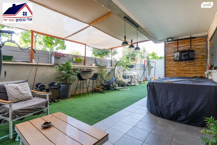 דירת גן, טורקיז, אבני חן, חריש